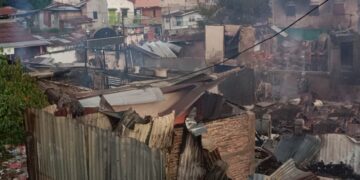 Sebagian rumah yang tinggal puing-puing