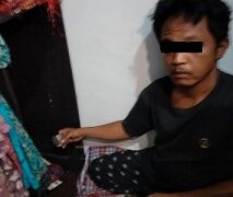 Tersangka mengambil sabu dari lemari