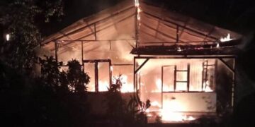 Kobaran api hanguskan rumah semi permanen