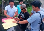 Tersangka tandatangani surat penangkapan