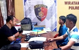 Pelaku saat menjalani pemeriksaan