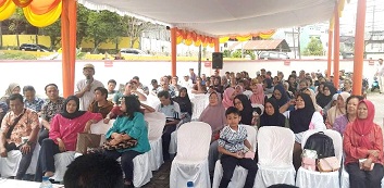 Salah seorang warga menyampaikan aspirasi saat reses anggota DPRD Siantar