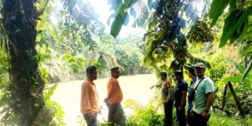 Tim di sekitar sungai Bah Boluk