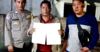 Didampingi personel Polsek, keluarga korban perlihatkan pernyataan