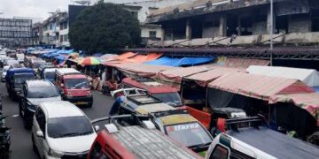 Kondisi lalulintas di depan Gedung IV Pasar Horas