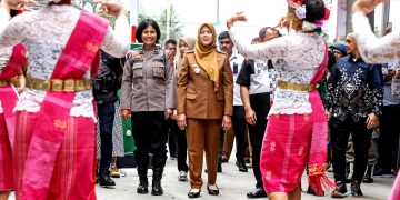 Wakil Walikota disambut tarian Simalungun