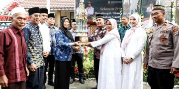 Penyerahan piala