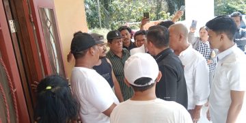 Personel Polres Simalungun sebelum menyita empat mobil hasil penggelapan