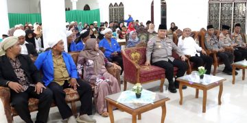 Kapolres Simalungun dan jajaran di Pesantren Persulukan