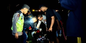 Sepeda motor yang hanyut setelah ditemukan