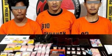 Tiga dari empat tersangka dan barang bukti