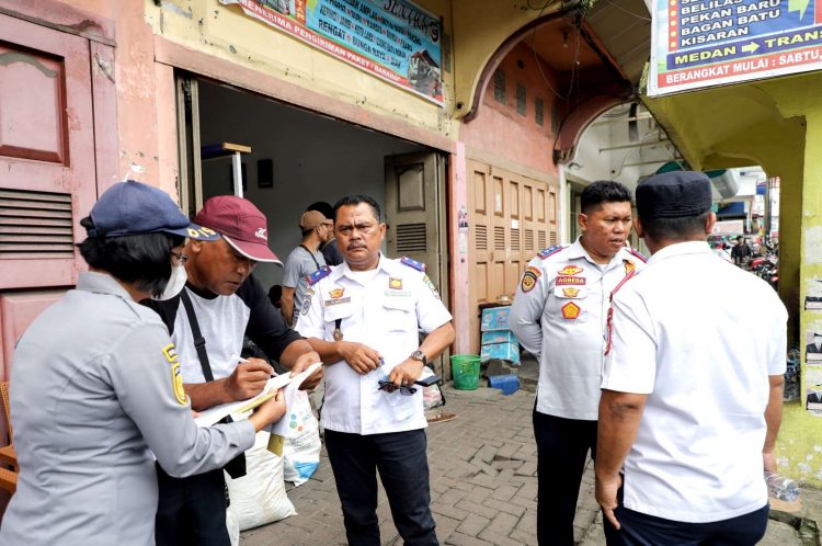 Kadishub Julham Situmorang dan personel sampaikan Surat Edaran kepada pihak pengusaha bus