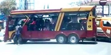 Odong-odong yang mogok di tengah jalan