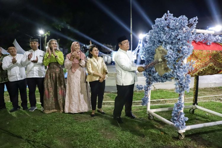 Pembukaan MTQ ditandai dengan pemukulan beduk