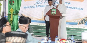 Wakil Walikota dan suami sampaikan sambutan