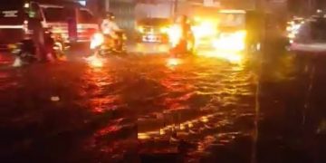 Genangan air Jalan Merdeka tak jauh dari RS Vita Insani