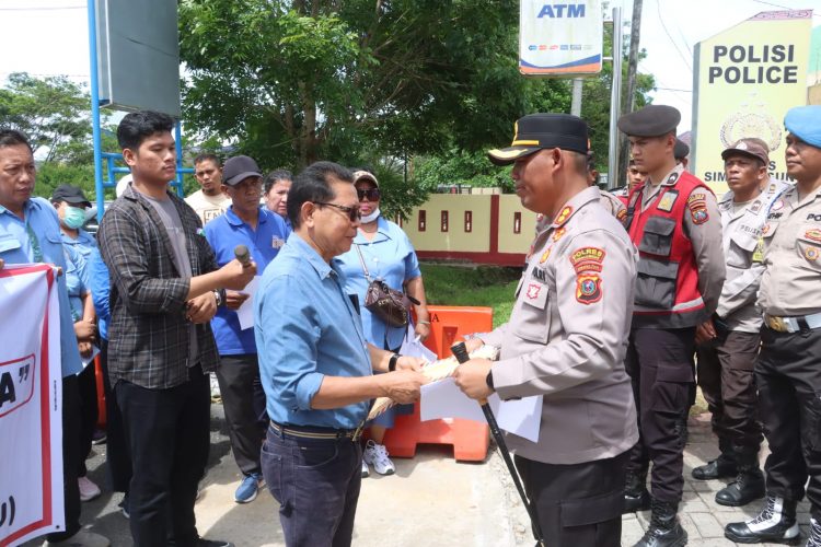 Kapolres Simalungun menerima aspirasi pengunjukrasa