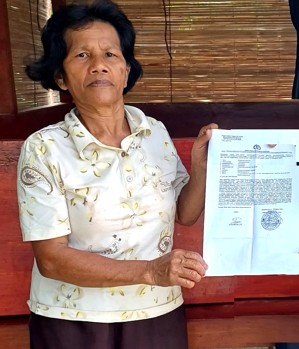 Pelapor perlihatkan surat pengaduan