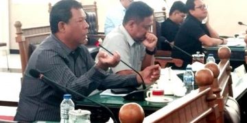 Tongam Pangaribuan bersebalahan dengan Ilhamsyah Sinaga