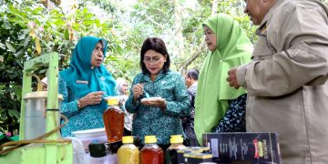 Ny Hj Titiek Sugiharti Surya, Ny Liswati Wesly Silalahi, Hj Sabariah Harahap SPd dan Aam Hasanudin