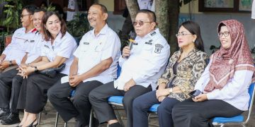 Walikota di hadapan para pelajar SMP Negeri 8