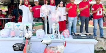 Panitia pelaksana dan sebagian hadiah