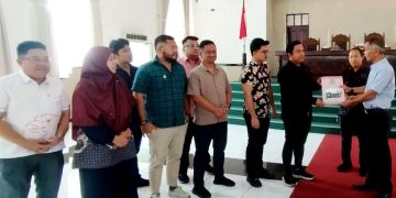 Wakil Ketua DPRD serahkan SK kepada Ketua Pansus