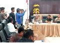 Mahasiswa menerobos masuk
