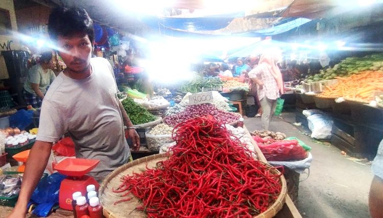Pedagang cabe merah di Pasar Horas
