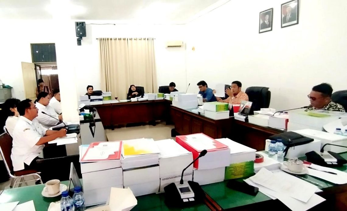 RDP Komisi III dengan Dinas Koperasi UKM dan Perdagangan