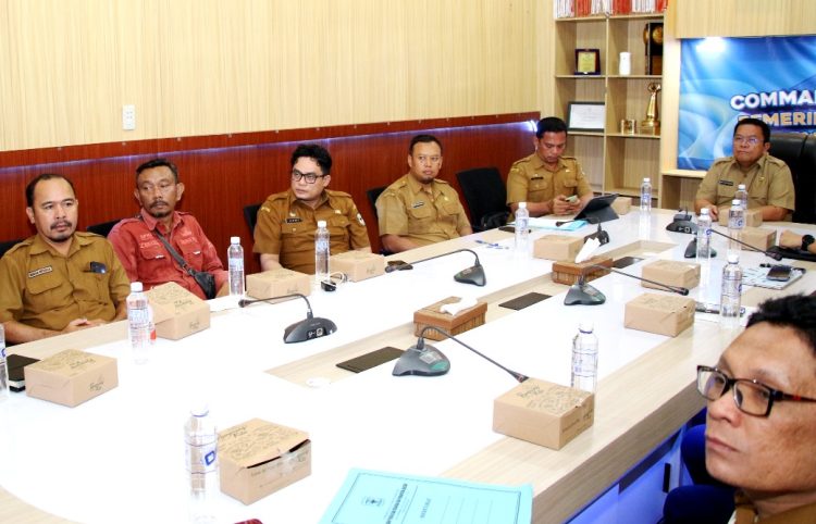 Walikota memimpin rapat