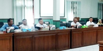 Bapemperda DPRD Siantar yang melakukan pembahasan Ranperda secara tertutup