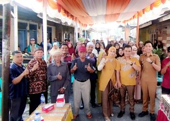 Poto bersama usai reses di Kelurahan Pardamean, Kecamatan Siantar Marihat