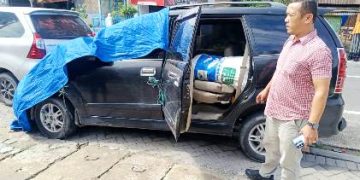 Mobil Xenia  yang kecelakaan membawa dua karung jahe