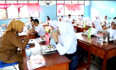 Wakil Walikota nikmati MBG bersama pelajar SMP N 2