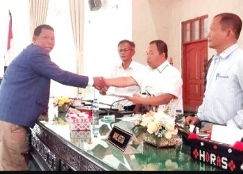 Pansus serahkan hasil kerja kepada pimpinan DPRD S|iantar