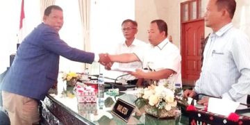 Pansus serahkan hasil kerja kepada pimpinan DPRD S|iantar