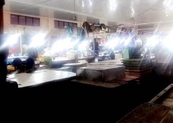 Lapak pedagang  ikan laut  di Pajak Parluasan  banyak tutup