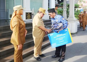 Zainal Siahaan salami Walikota didampingi Wakil Walikota