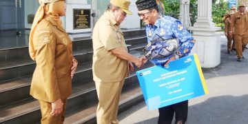 Zainal Siahaan salami Walikota didampingi Wakil Walikota