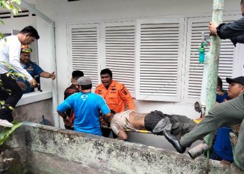 Korban dievakuasi dari lokasi kejadian