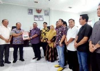 Pansus serahkan hasil  pembahasan LKPJ kepada pimpinan DPRD Siantar