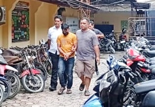 Pelaku  saat digelandang ke Polres Siantar