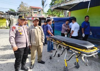 Petugas melakukan olah TKP