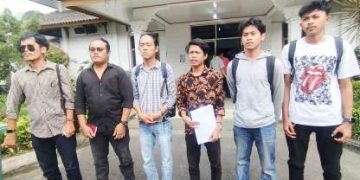 Aliansi Mahasiswa dan Rakyat Menggugat
