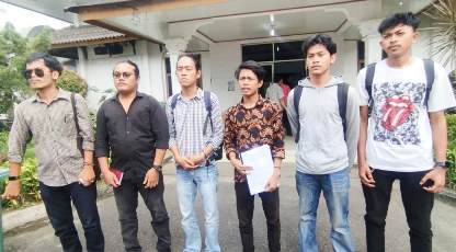 Aliansi Mahasiswa dan Rakyat Menggugat