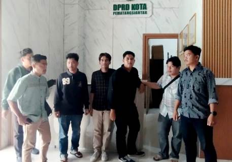 Majelis Rakyat Menggugat (Oposisi Sipil)