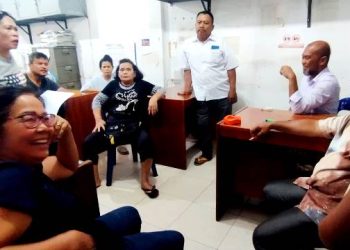 Pedagang di kantor PD  PHJ