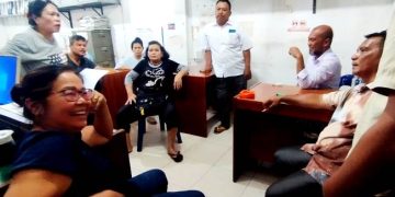 Pedagang di kantor PD  PHJ