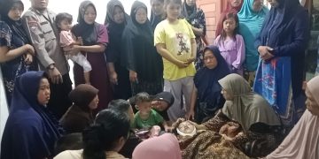 Korban di rumah duka